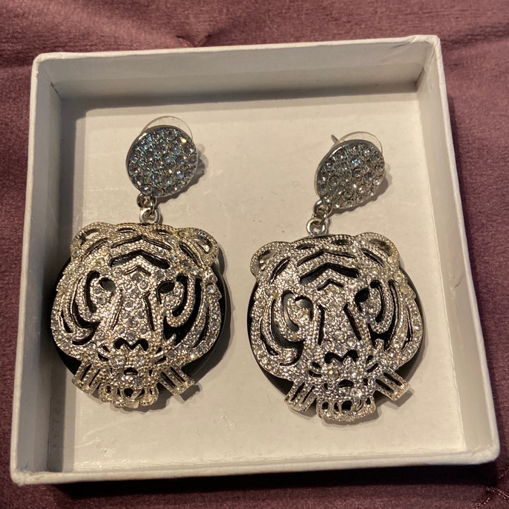 Tiger sparkled earrings